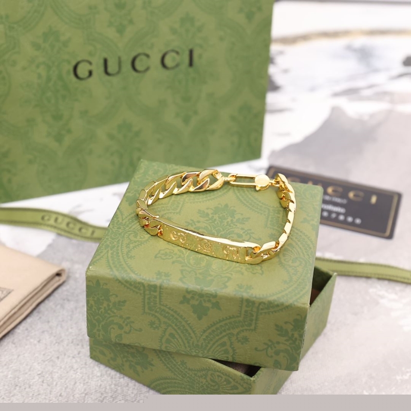G*u*i bracelets